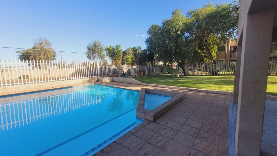 To Let 3 Bedroom Property for Rent in New Market Gauteng