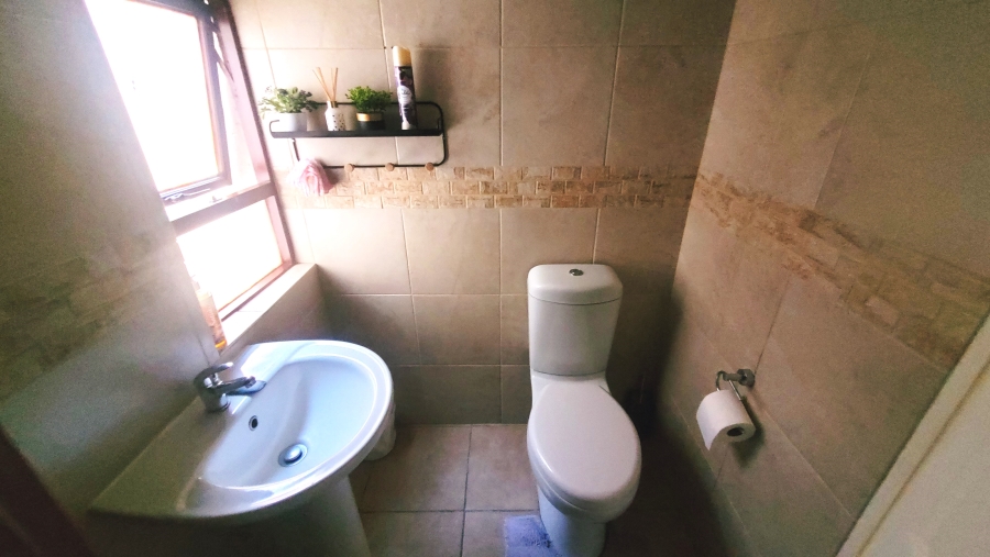 To Let 3 Bedroom Property for Rent in New Market Gauteng