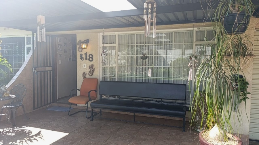 3 Bedroom Property for Sale in Brackendowns Gauteng