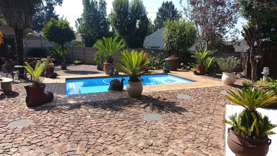 3 Bedroom Property for Sale in Brackendowns Gauteng