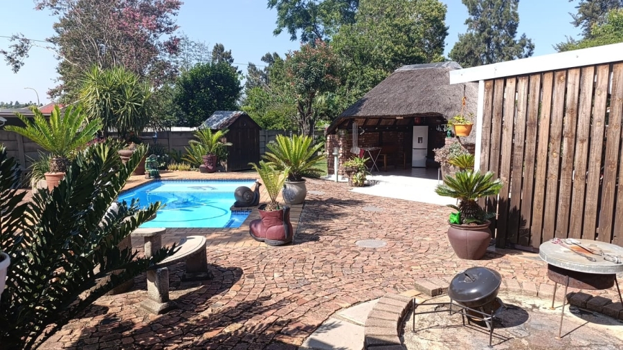 3 Bedroom Property for Sale in Brackendowns Gauteng