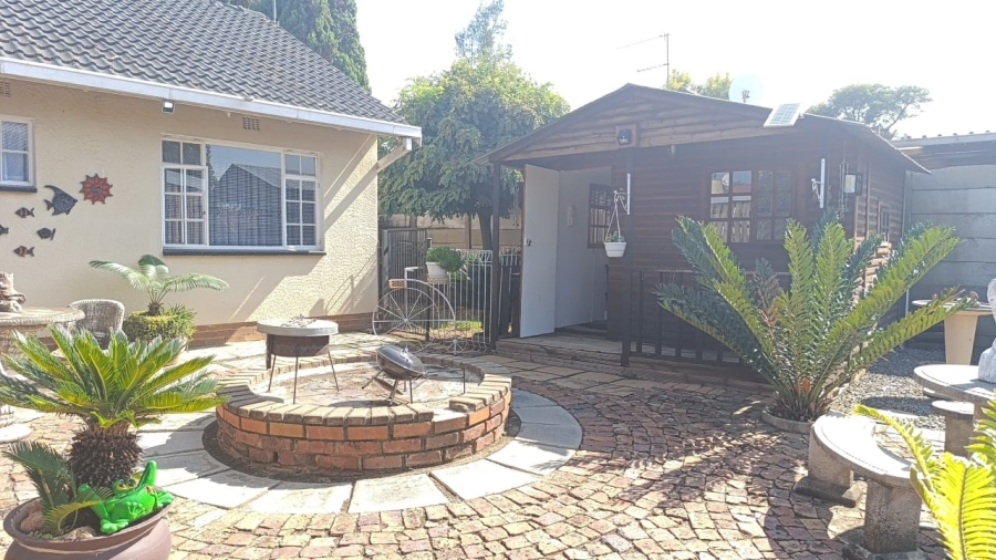 3 Bedroom Property for Sale in Brackendowns Gauteng