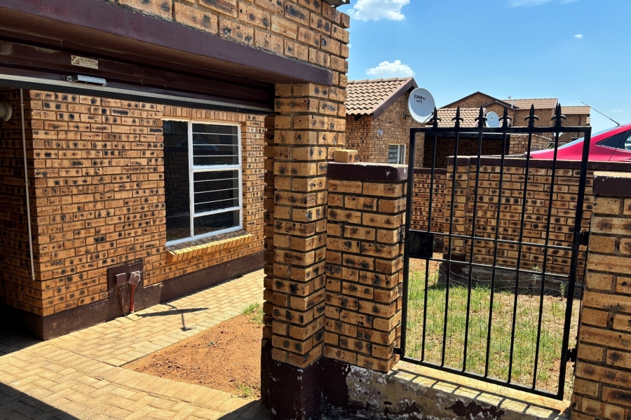 2 Bedroom Property for Sale in Honeypark Gauteng