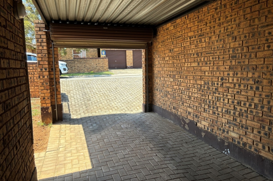 2 Bedroom Property for Sale in Honeypark Gauteng