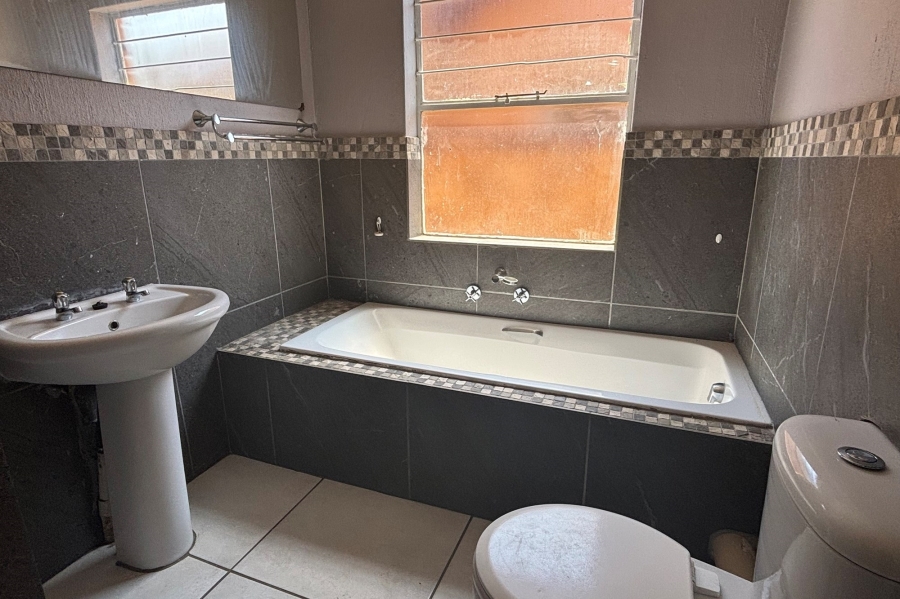 2 Bedroom Property for Sale in Honeypark Gauteng