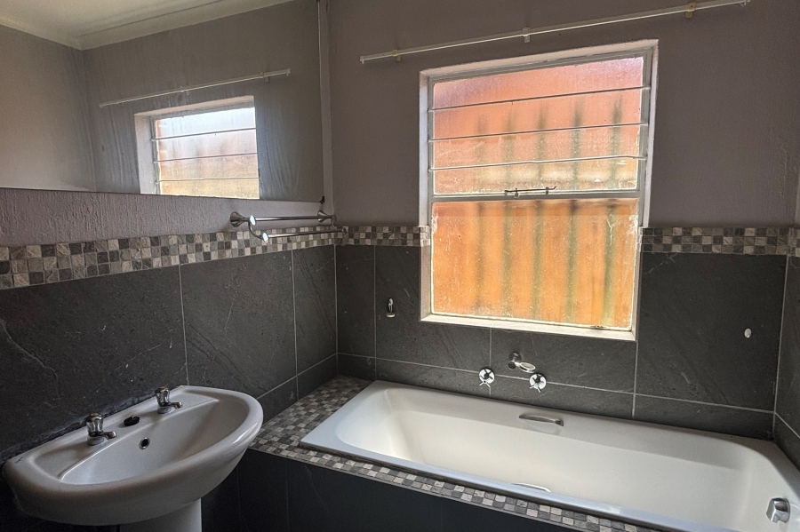 2 Bedroom Property for Sale in Honeypark Gauteng