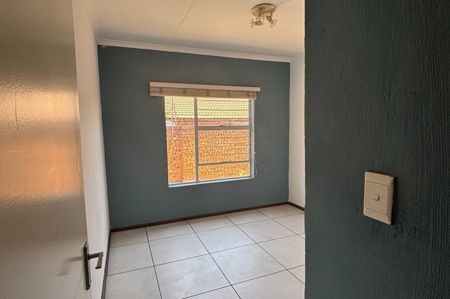 2 Bedroom Property for Sale in Honeypark Gauteng