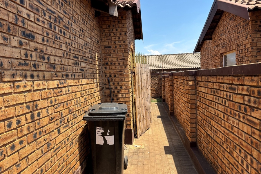 2 Bedroom Property for Sale in Honeypark Gauteng