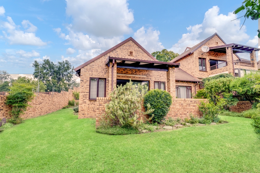 2 Bedroom Property for Sale in Lonehill Gauteng