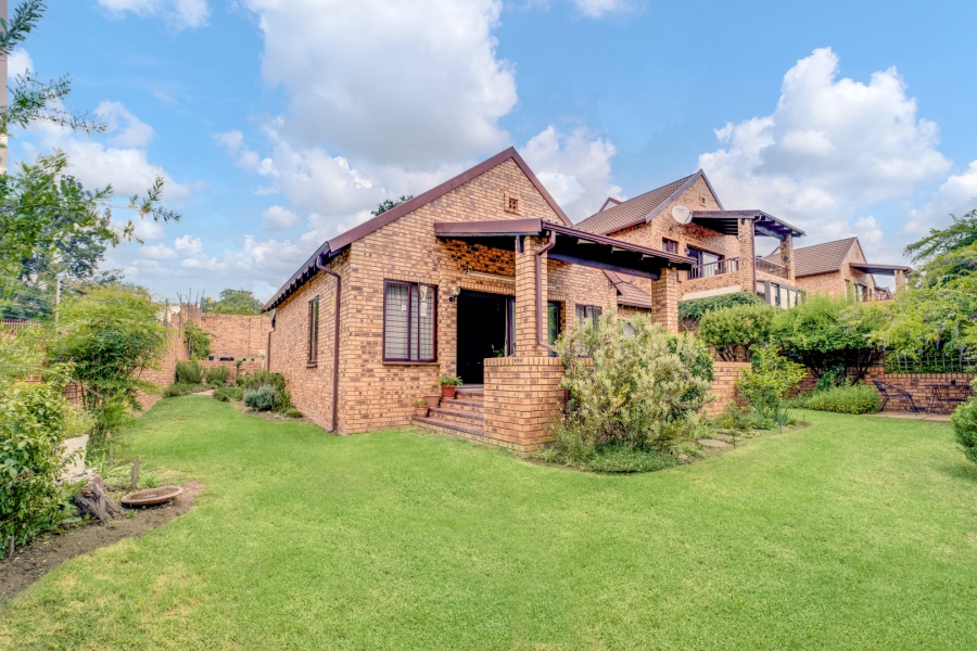 2 Bedroom Property for Sale in Lonehill Gauteng