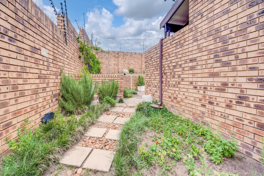 2 Bedroom Property for Sale in Lonehill Gauteng