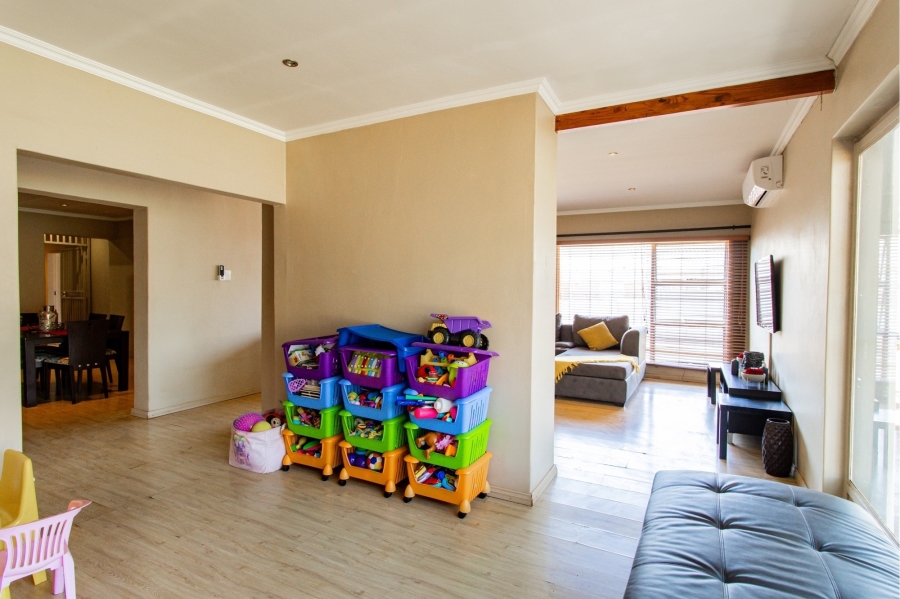 4 Bedroom Property for Sale in Wierda Park Gauteng