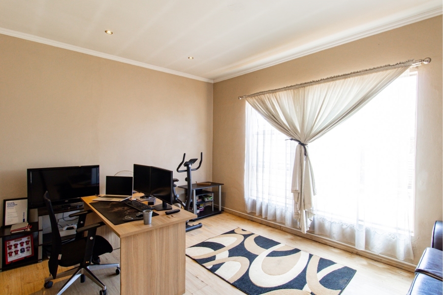 4 Bedroom Property for Sale in Wierda Park Gauteng