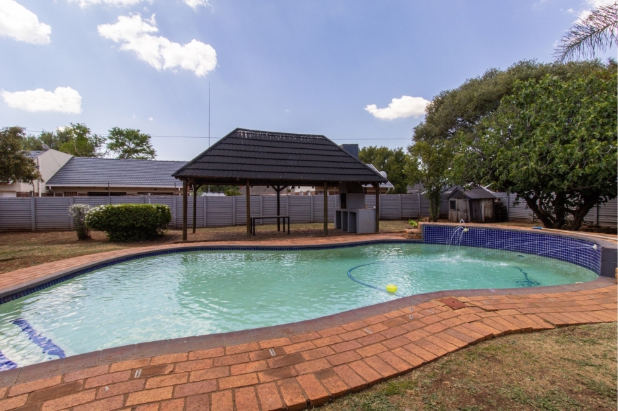 4 Bedroom Property for Sale in Wierda Park Gauteng