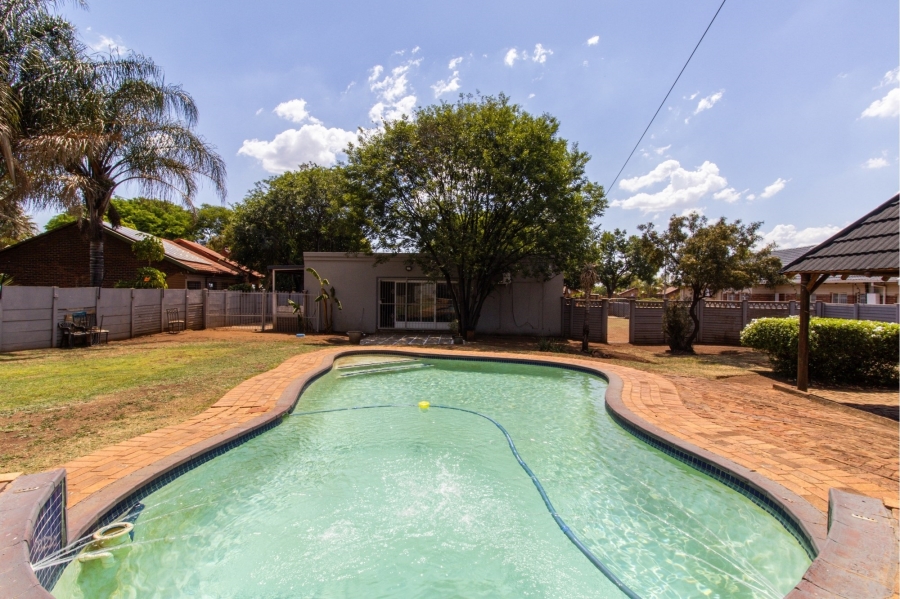 4 Bedroom Property for Sale in Wierda Park Gauteng