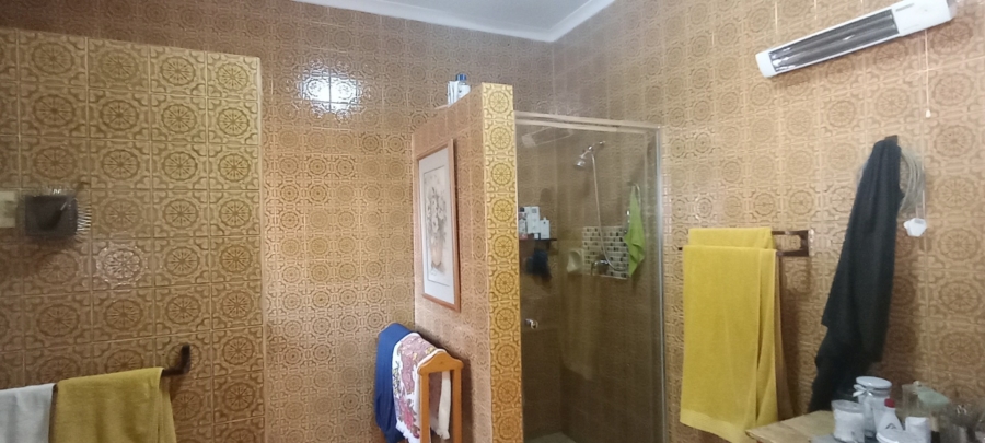 8 Bedroom Property for Sale in Daggafontein Gauteng
