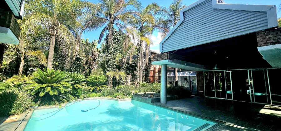 5 Bedroom Property for Sale in Die Hoewes Gauteng