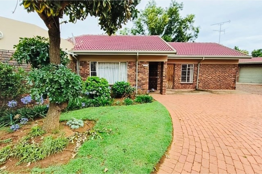 4 Bedroom Property for Sale in Elardus Park Gauteng