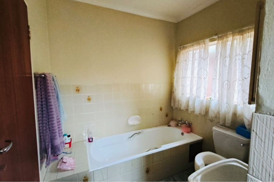 4 Bedroom Property for Sale in Elardus Park Gauteng