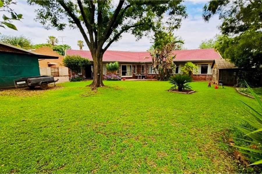 4 Bedroom Property for Sale in Elardus Park Gauteng