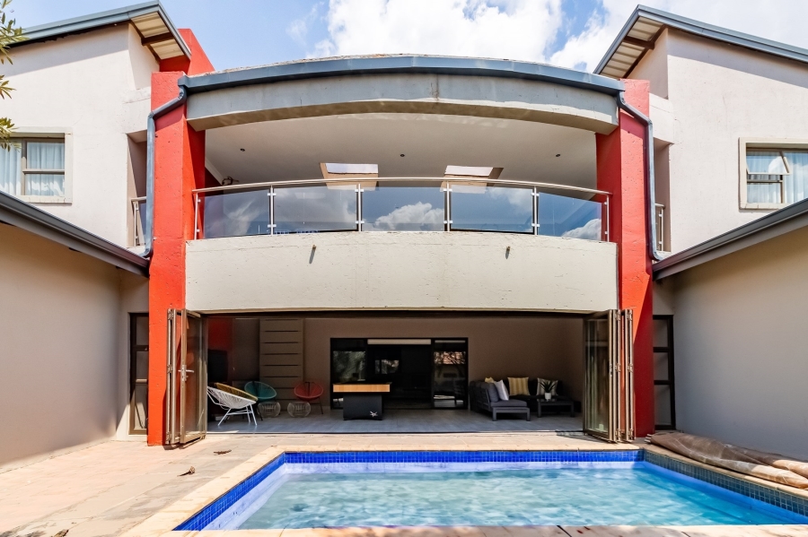 6 Bedroom Property for Sale in Monavoni Gauteng