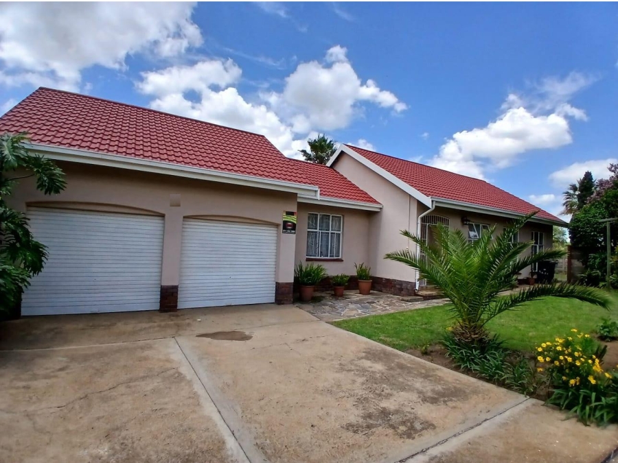 4 Bedroom Property for Sale in Birchleigh North Gauteng