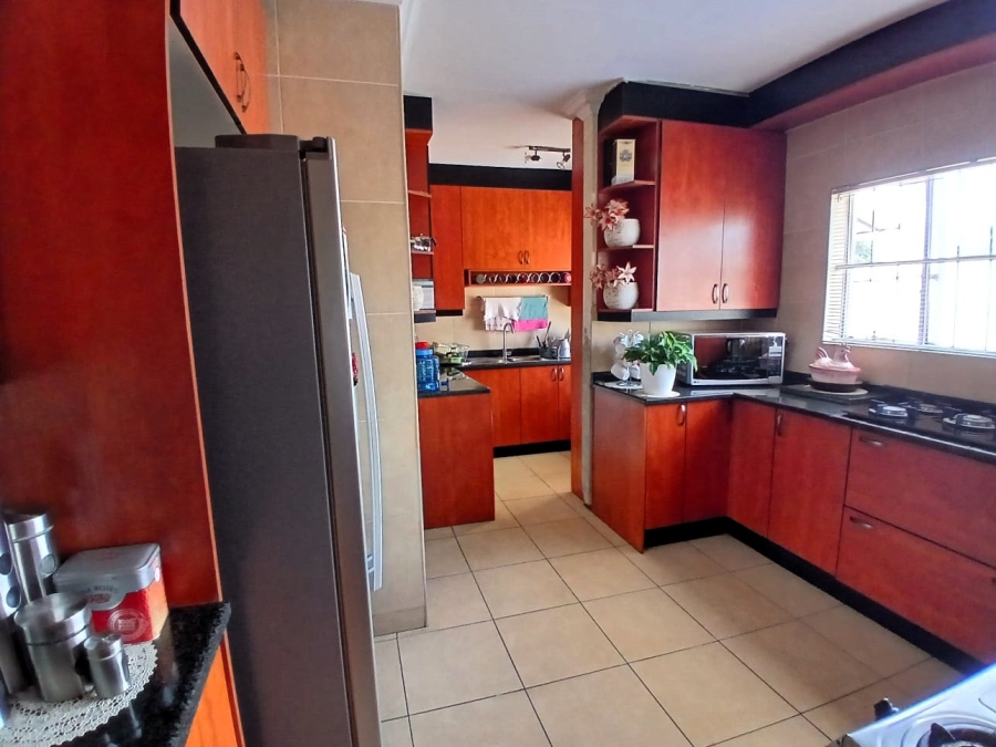 4 Bedroom Property for Sale in Birchleigh North Gauteng