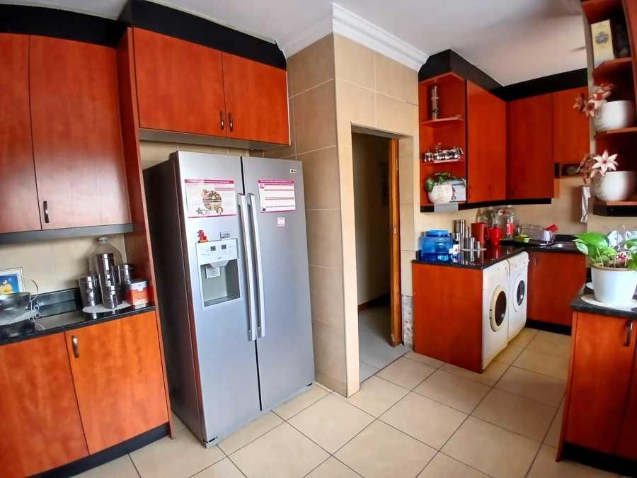 4 Bedroom Property for Sale in Birchleigh North Gauteng