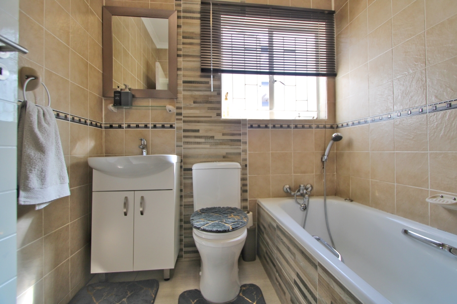 3 Bedroom Property for Sale in Halfway Gardens Gauteng