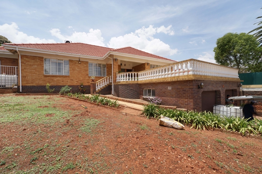 10 Bedroom Property for Sale in Cyrildene Gauteng