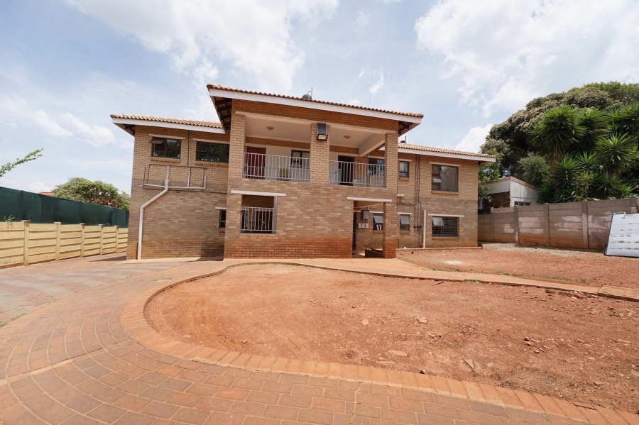 10 Bedroom Property for Sale in Cyrildene Gauteng