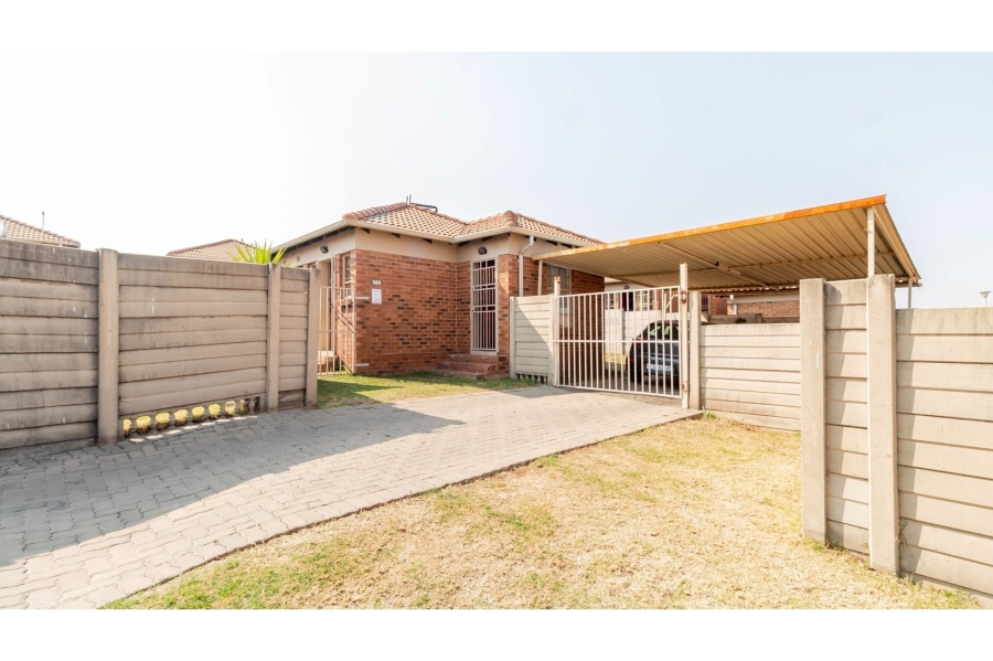 2 Bedroom Property for Sale in Thatch Hill Estate Gauteng