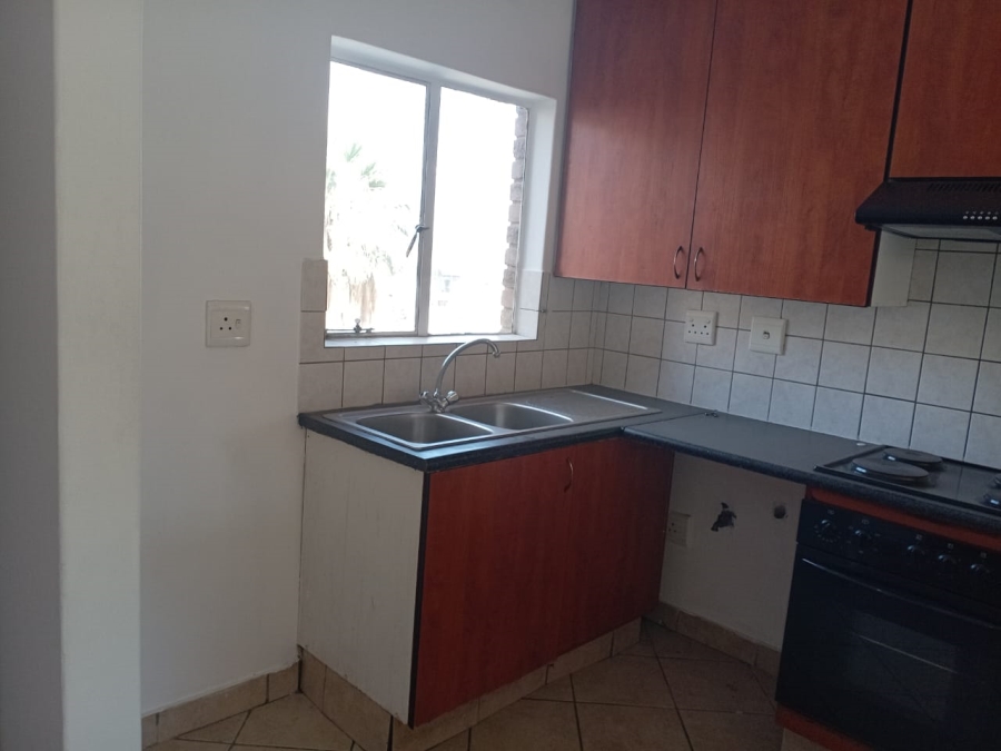 To Let 2 Bedroom Property for Rent in Vorna Valley Gauteng