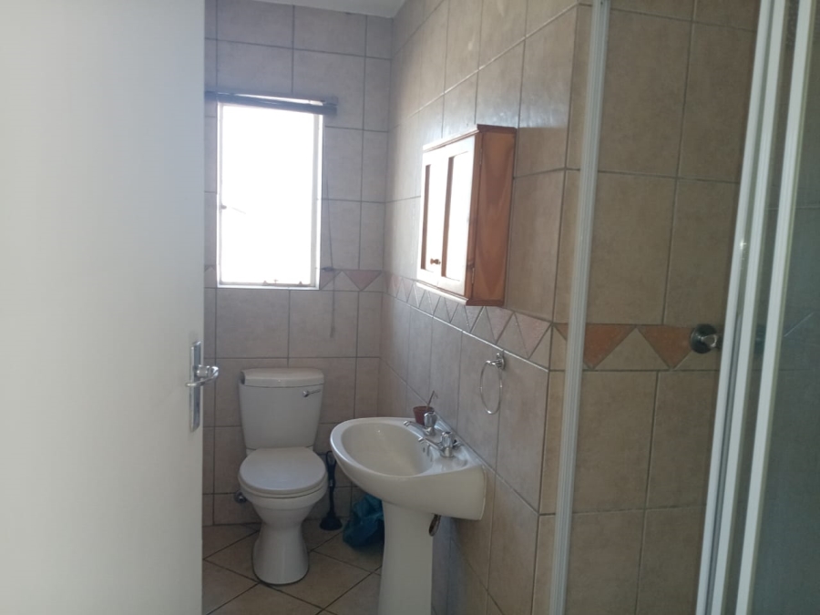 To Let 2 Bedroom Property for Rent in Vorna Valley Gauteng