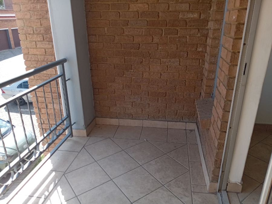 To Let 2 Bedroom Property for Rent in Vorna Valley Gauteng