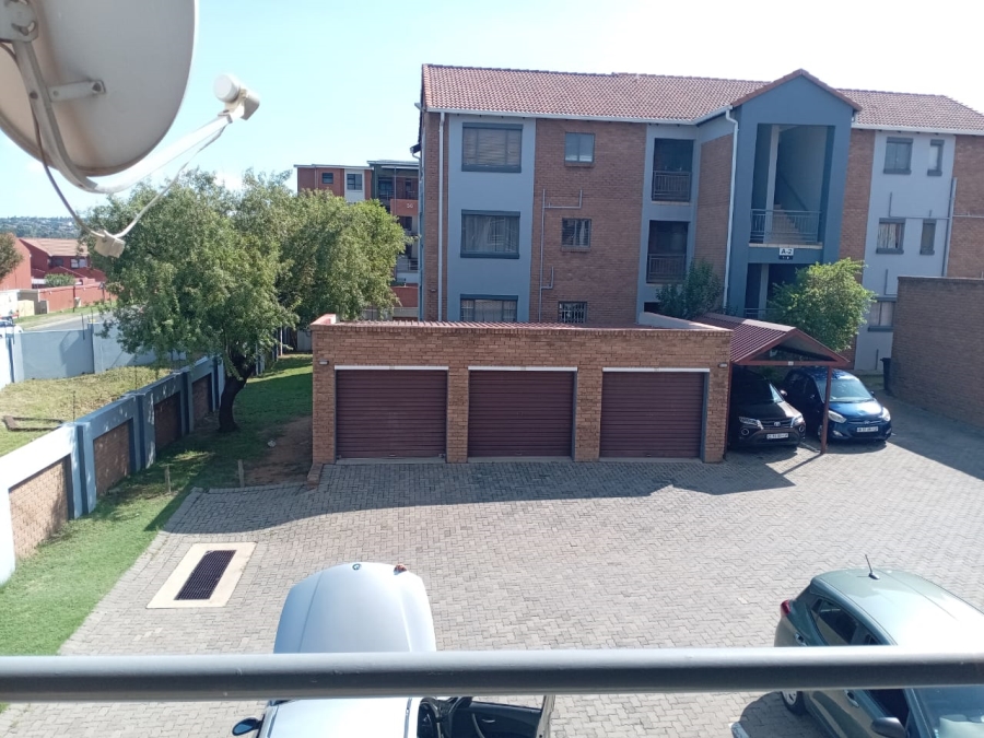 To Let 2 Bedroom Property for Rent in Vorna Valley Gauteng