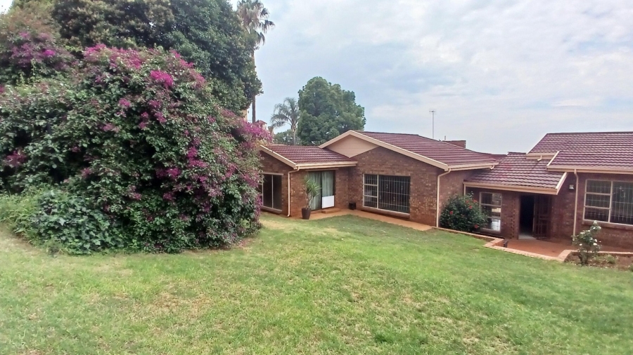 5 Bedroom Property for Sale in Glenvista Gauteng