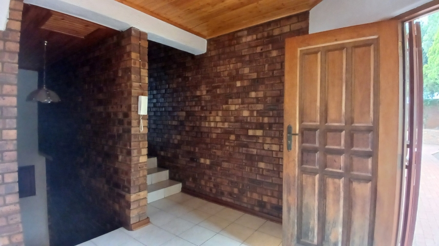 5 Bedroom Property for Sale in Glenvista Gauteng