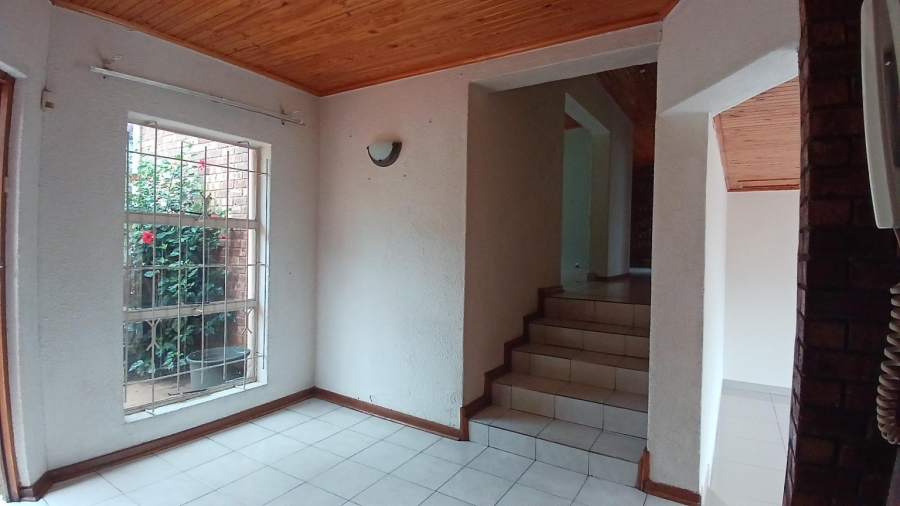 5 Bedroom Property for Sale in Glenvista Gauteng
