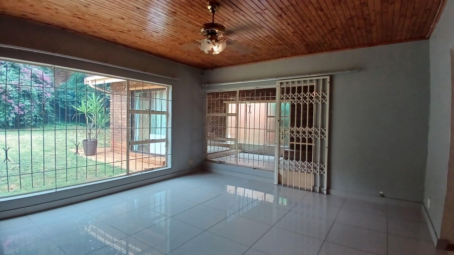5 Bedroom Property for Sale in Glenvista Gauteng