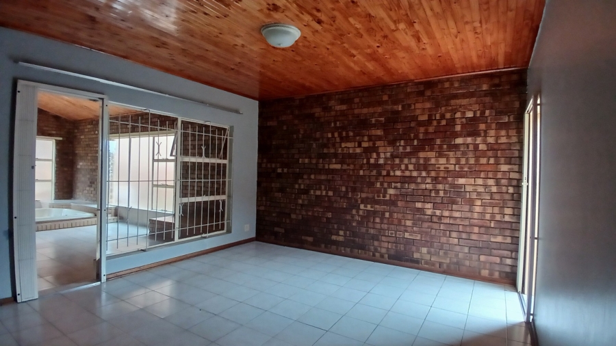 5 Bedroom Property for Sale in Glenvista Gauteng