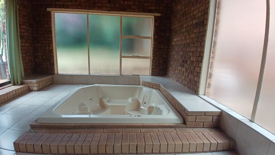 5 Bedroom Property for Sale in Glenvista Gauteng