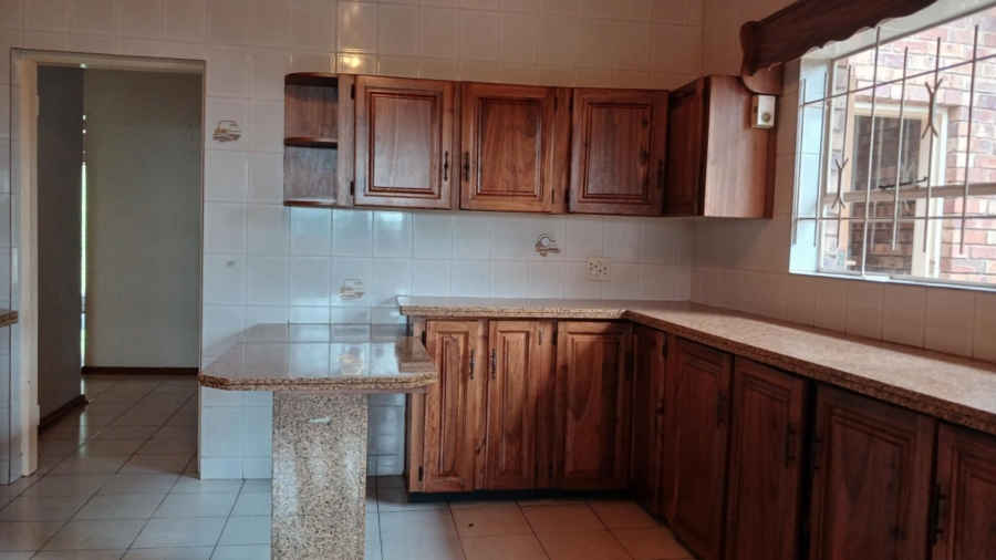 5 Bedroom Property for Sale in Glenvista Gauteng