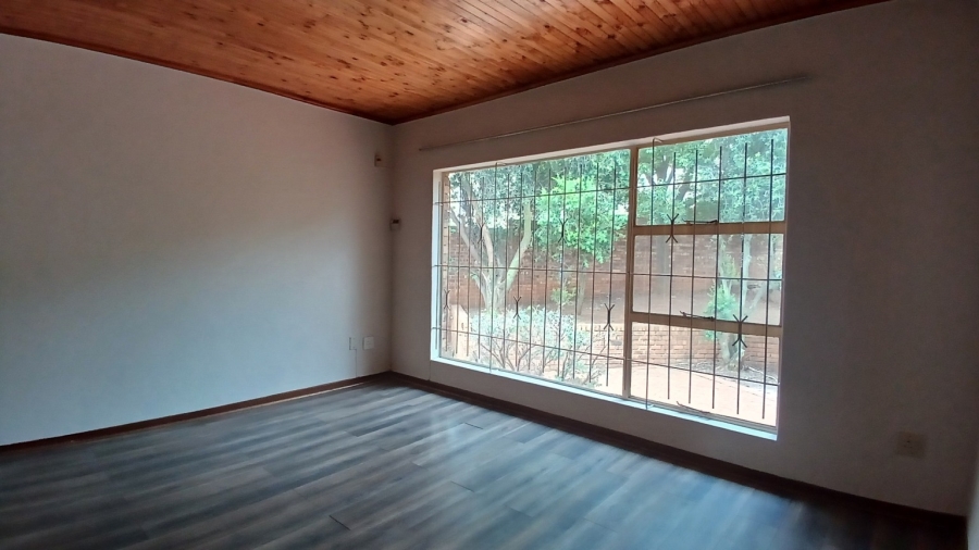 5 Bedroom Property for Sale in Glenvista Gauteng