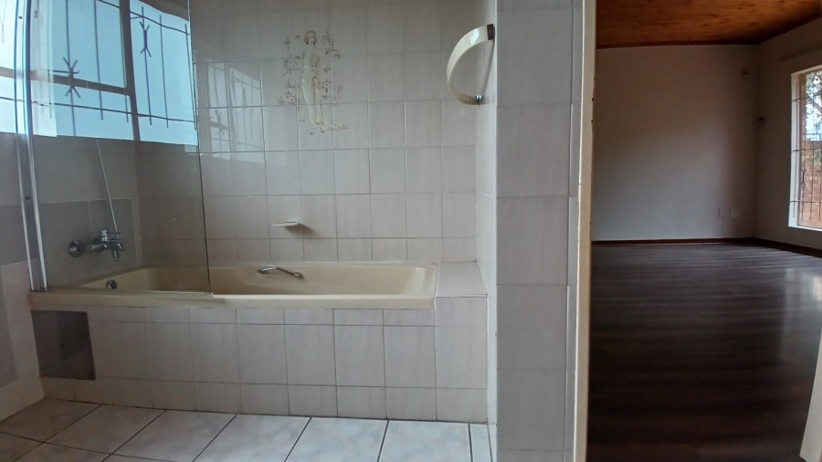 5 Bedroom Property for Sale in Glenvista Gauteng