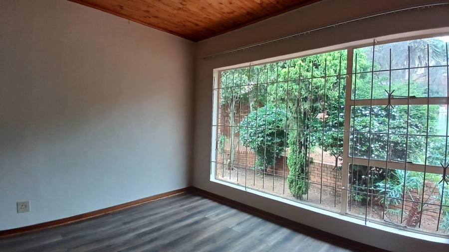 5 Bedroom Property for Sale in Glenvista Gauteng