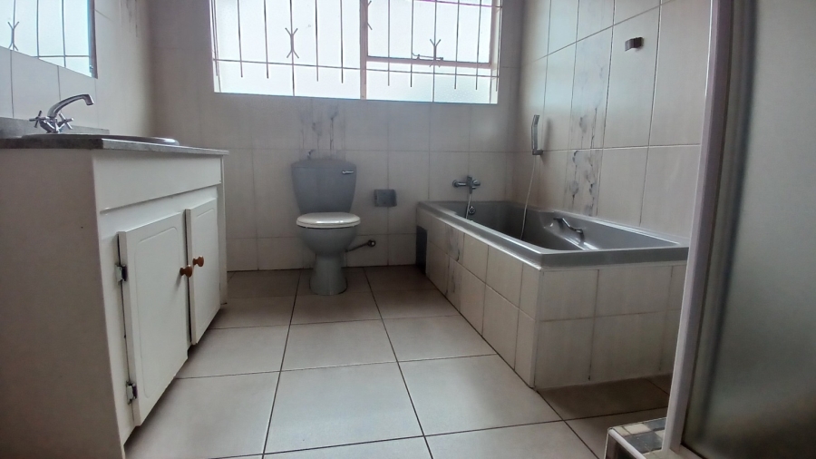 5 Bedroom Property for Sale in Glenvista Gauteng