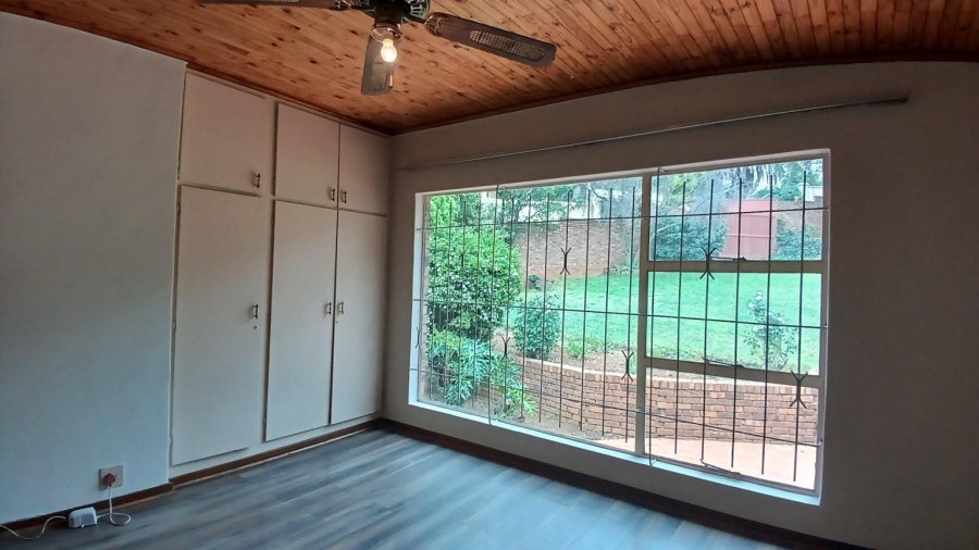 5 Bedroom Property for Sale in Glenvista Gauteng
