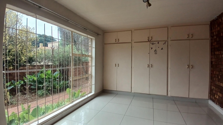 5 Bedroom Property for Sale in Glenvista Gauteng