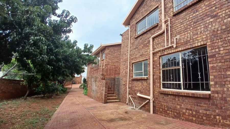 5 Bedroom Property for Sale in Glenvista Gauteng